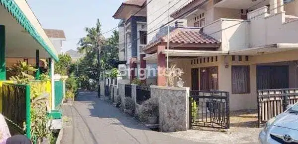 DI JUAL RUMAH 2 LANTAI , MODERN DAN CANTIK DI CAWANG JAKARTA TIMUR