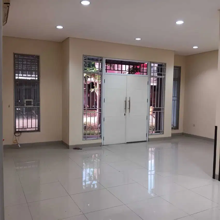 Dijual Cepat Rumah Green Lake City Cluster Amerika Latin Tanah 180M2