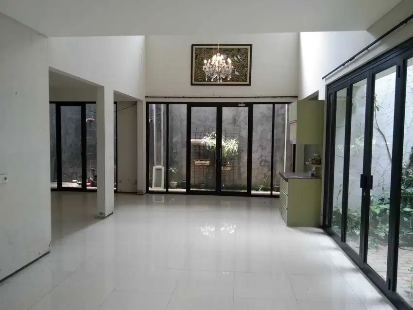 Rumah Mewah Disewakan 7KT Kota Baru Parahyangan – Hook 180 Jt