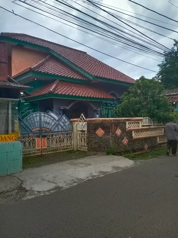 Dijual Rumah Mewah + kostan di Beji Kota Depok