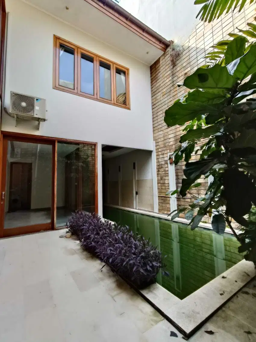 DISEWAKAN RUMAH DEKAT SCBD