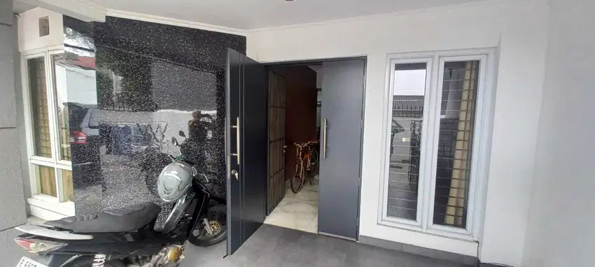 Dijual Rumah Sangat Bagus Di Intercon Kebun Jeruk