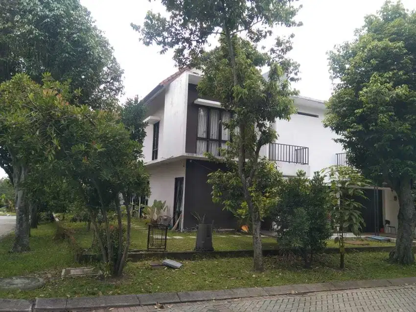 Dijual Rumah Luas Mewah Posisi Hook di Kota Baru Parahyangan Bisa Nego