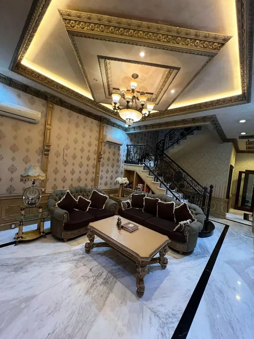 RUMAH MEWAH DAERAH PLUIT SAKTI SEMI FURNISHED