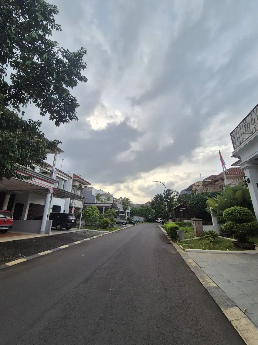Dijual cepat rumah kota wisata 2 lantai dekat mall dan tol