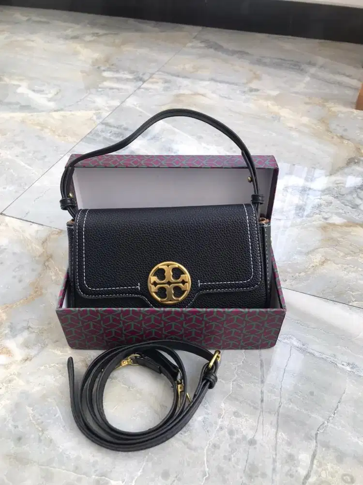 Sling bag warna hitam