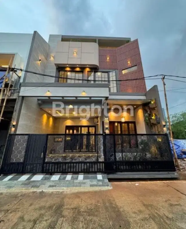 Di Jual Rumah Mewah Moderen Dekat South City