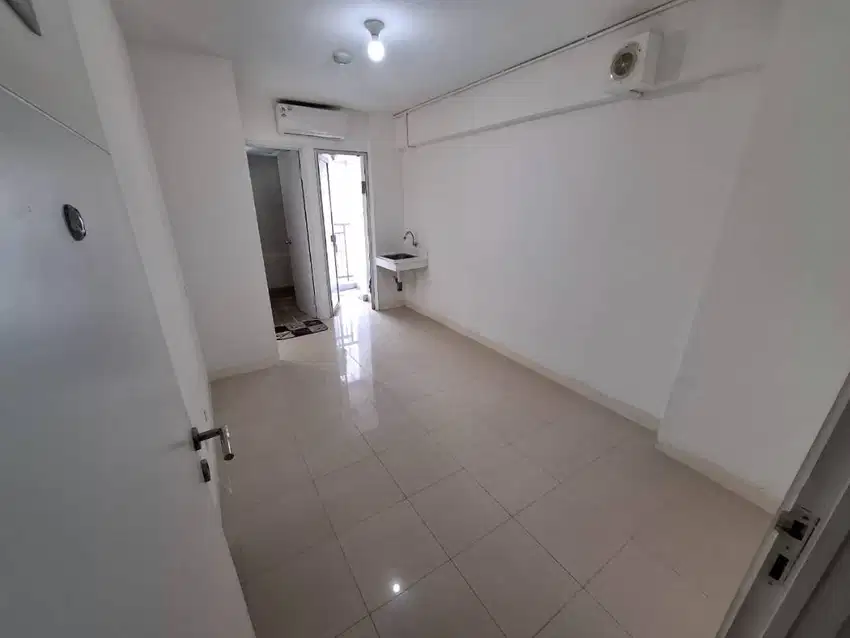 Bassura City: Sewa 2BR Unfurnished, Luas Samping Mall Harga Terjangkau