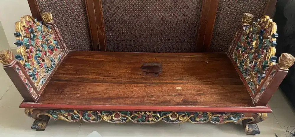 Meja gamelan kayu