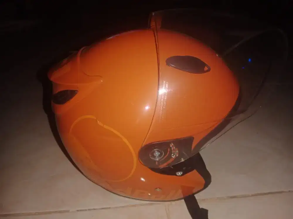 Di jual cepat helm ini warna orange ukuran XL krn bth uang