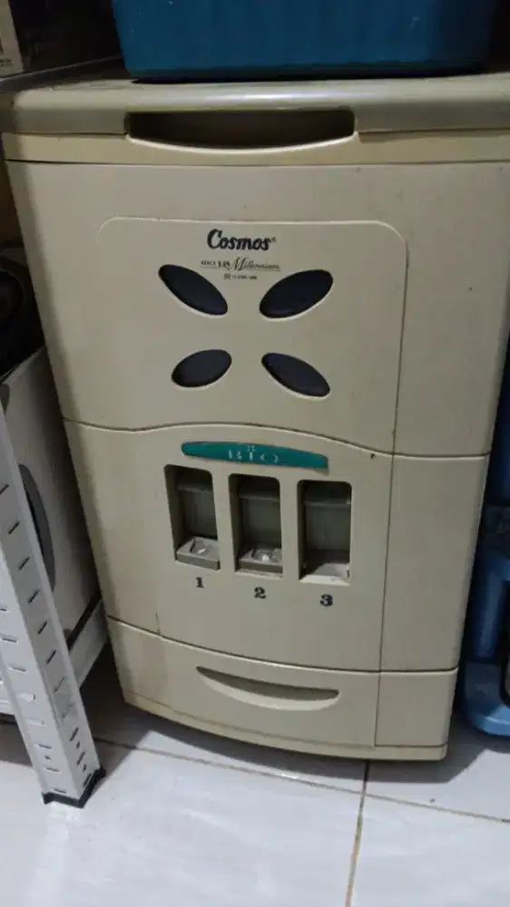 Tempat penyimpanan beras rice box