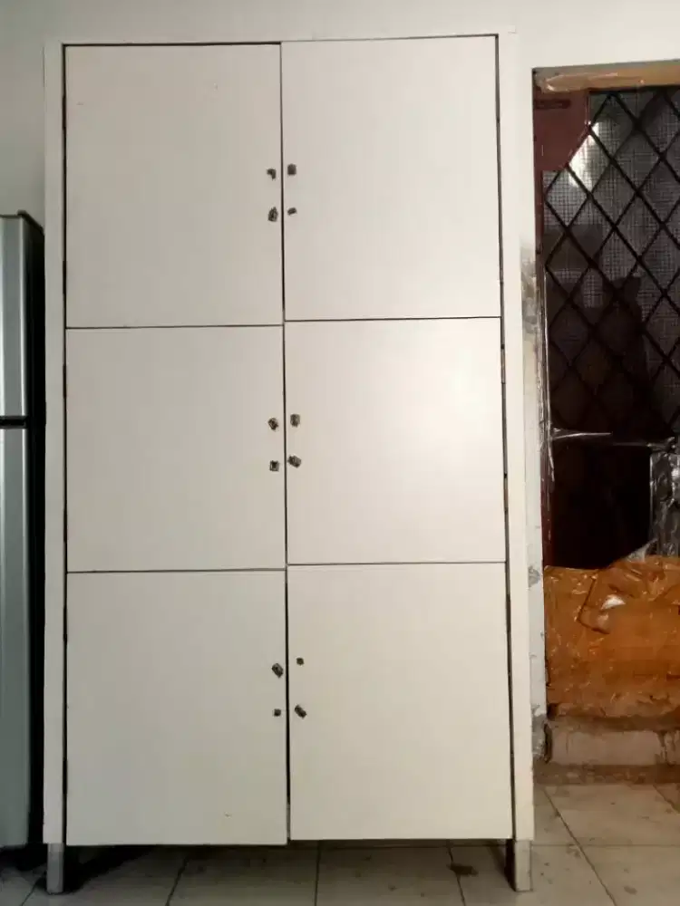 Lemari 3 tingkat besar mulus