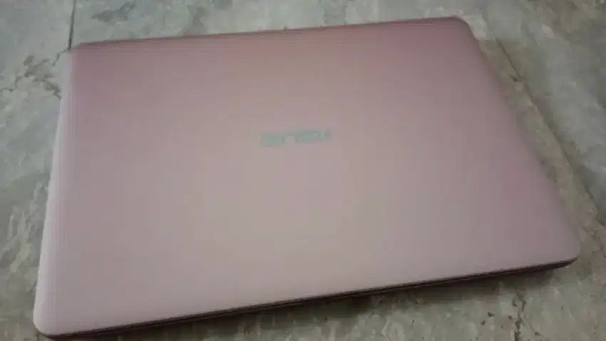 Laptop Asus X441U | i3 | ram 12 | Memory: 1TB | seperti baru