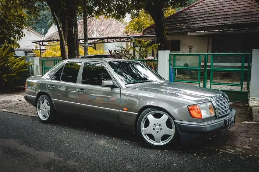Mercy 230E 1990 Prefacelift