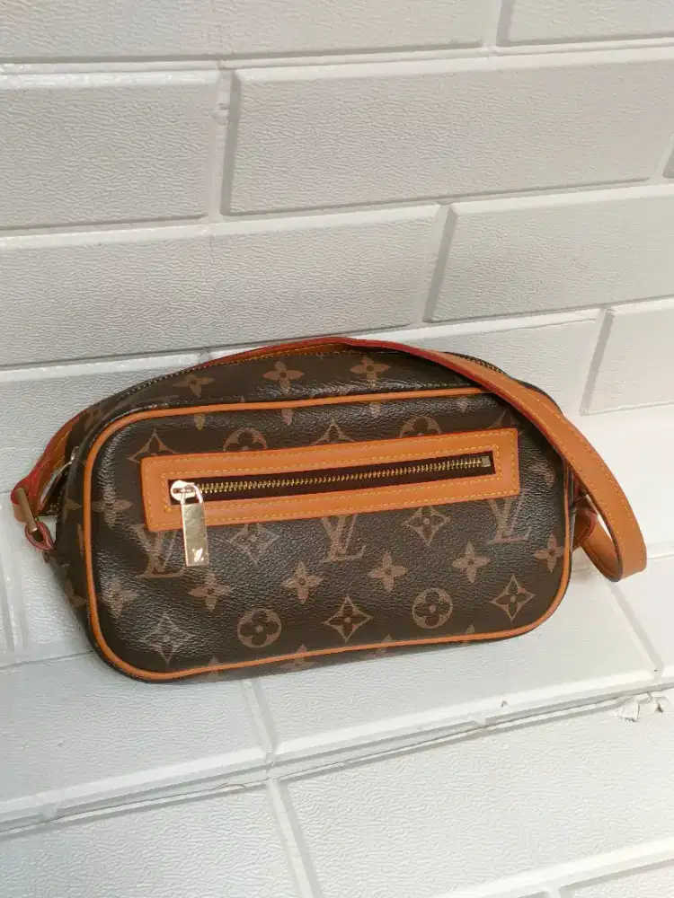 preloved LV Poschette Cite slingbag
