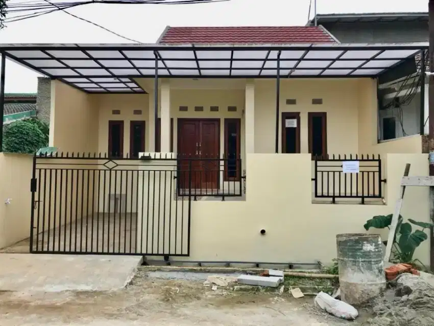 RUMAH DIKONTRAKAN , 4 KAMAR TIDUR, 15 MENIT KE STASIUN