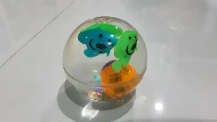 Mainan bola air (bekas)
