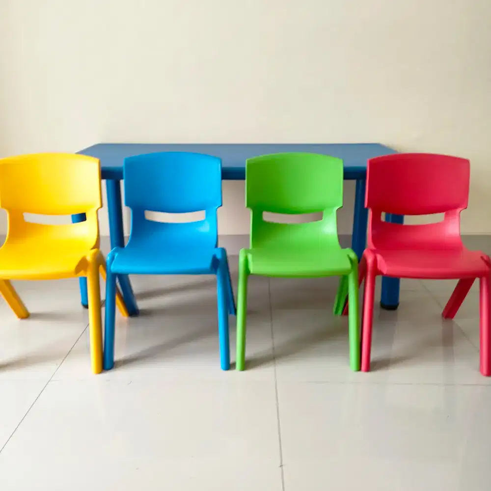 PRELOVED KURSI PLASTIK ANAK INFORMA