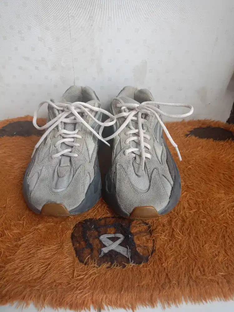  Adidas Yeezy Boost 700 V2