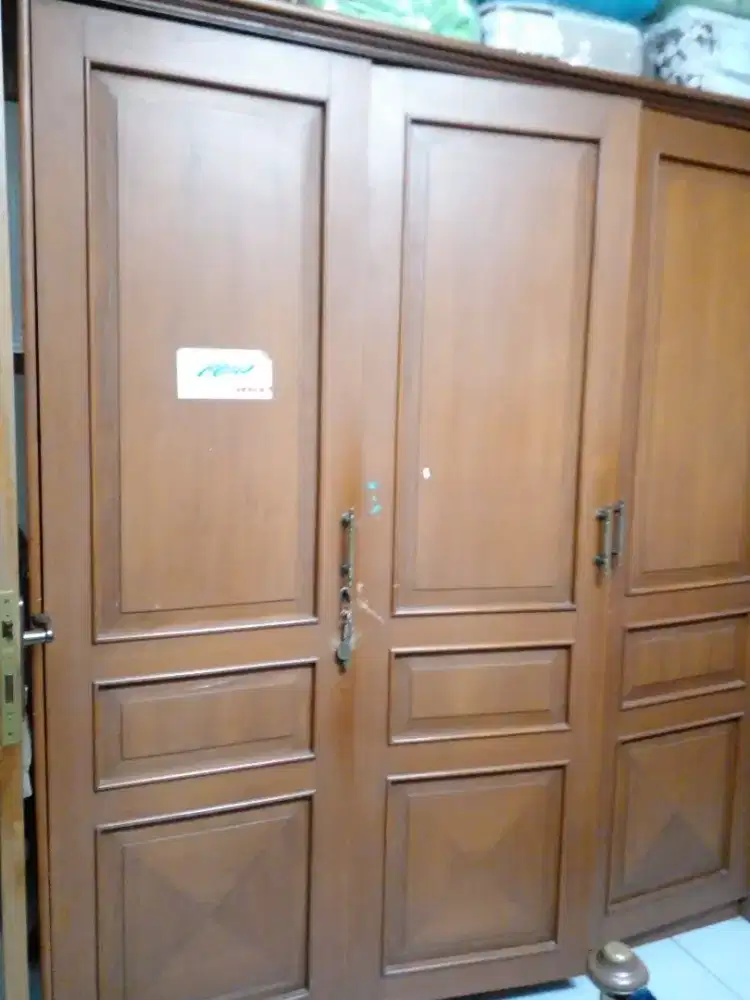 Lemari 3 pintu antik kayu jati