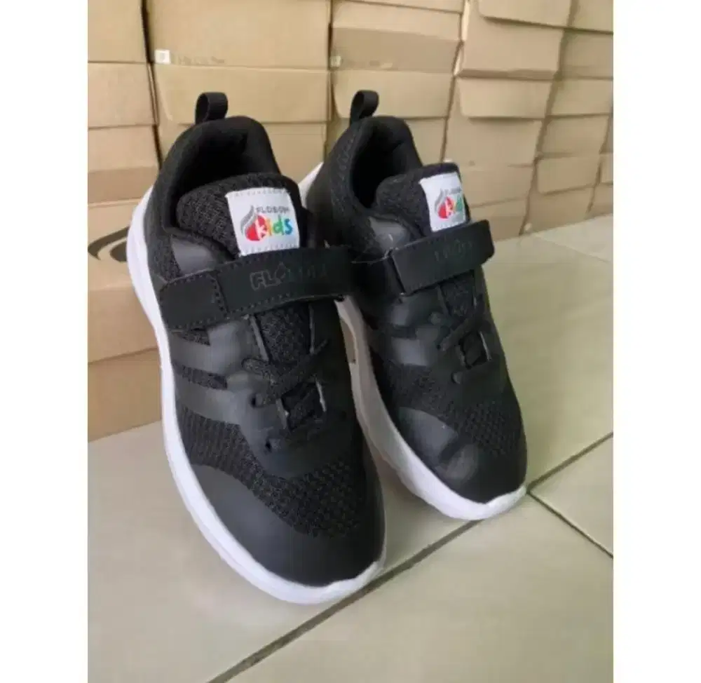 Borongan sepatu anak