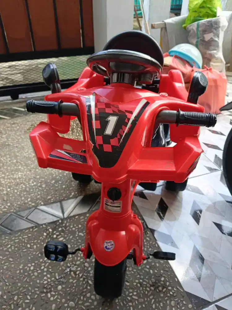 Sepeda Roda Tiga Anak Merk TRX Model Mobil Balap F1 Merah Murah