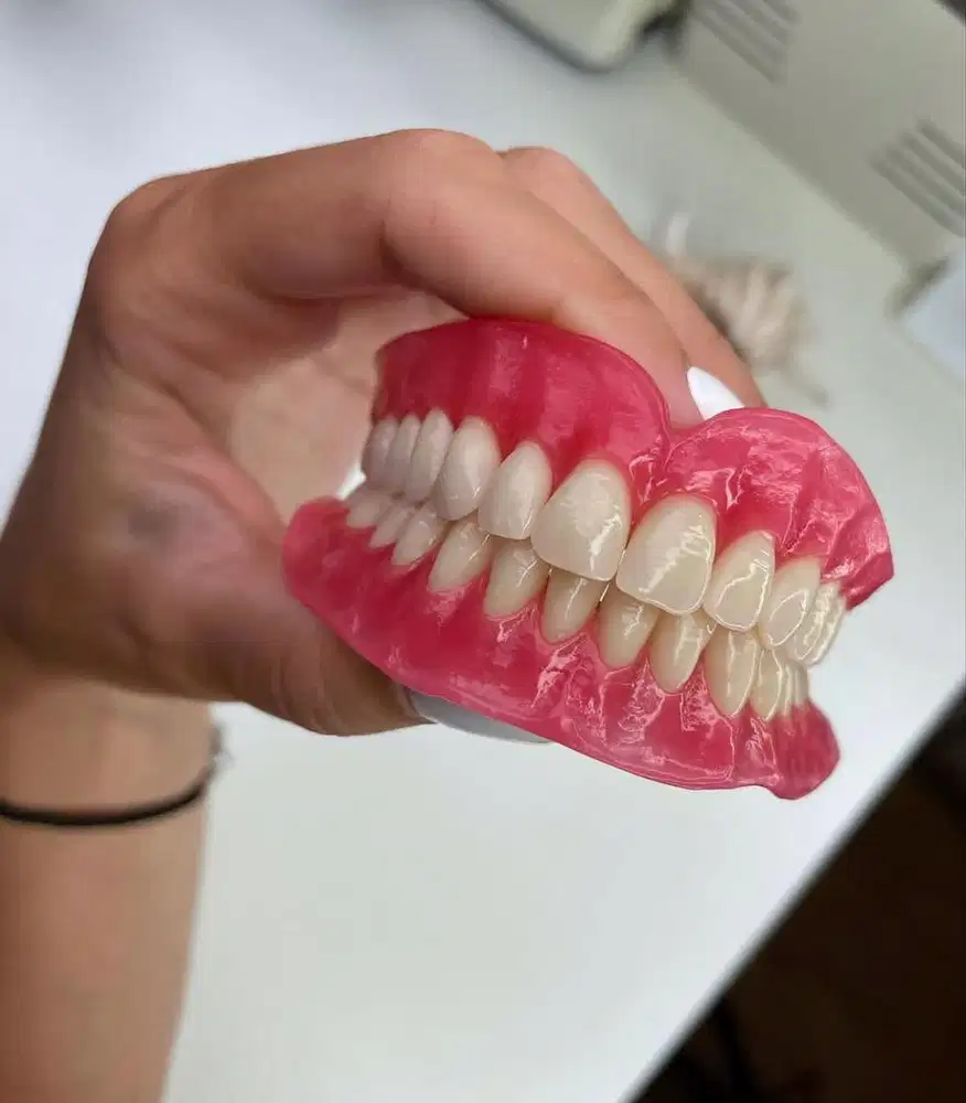 Tersedia Gigi palsu full dan sebagian