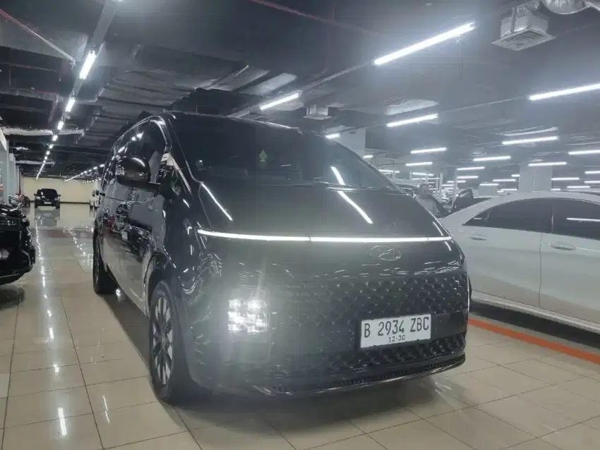 Hyundai Staria Thn 2021 Signature Low KM
