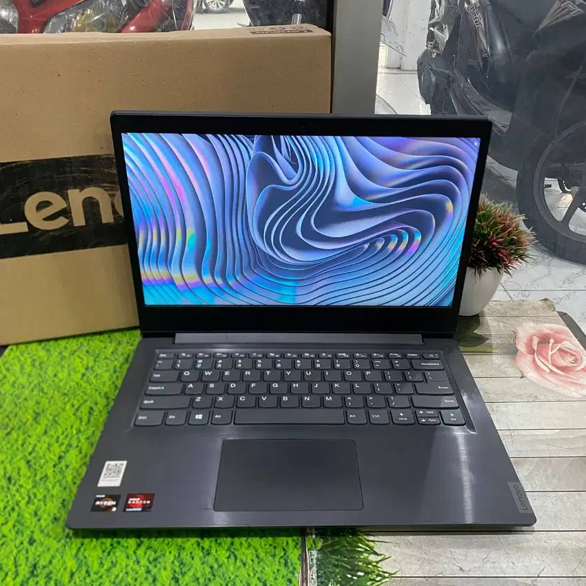 Laptop Lenovo V14 ADA Ryzen 3-3250U 8GB 256GB 14 FHD Windows 11