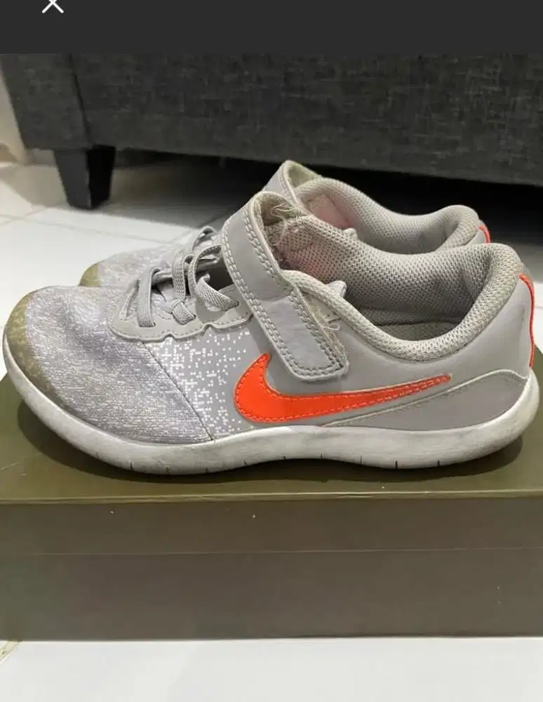 Sepatu anak nike uk 35 preloved