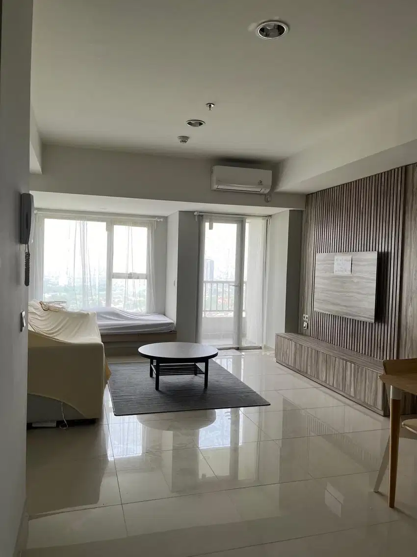 Apartemen Cozy 2BR 84 m2, Orange County Lippo Cikarang, 135Juta/tahun!