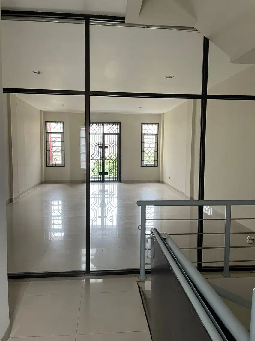 Disewakan Ruko 4 LT siap pakai dekat ke Asia Afrika Bandung