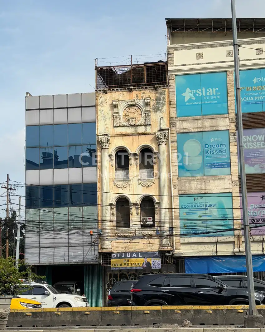 Ruko Iconic Di Jalan Raya Jakarta Pusat.
