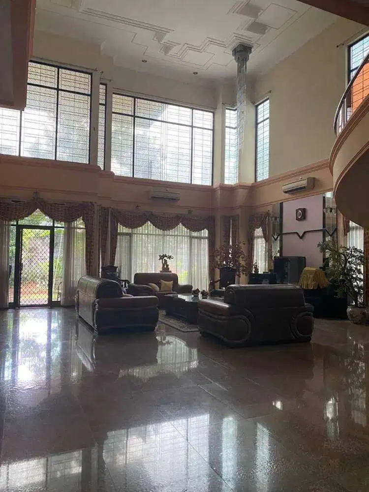 Dijual Rumah di Jakarta Barat seluas 1572m2