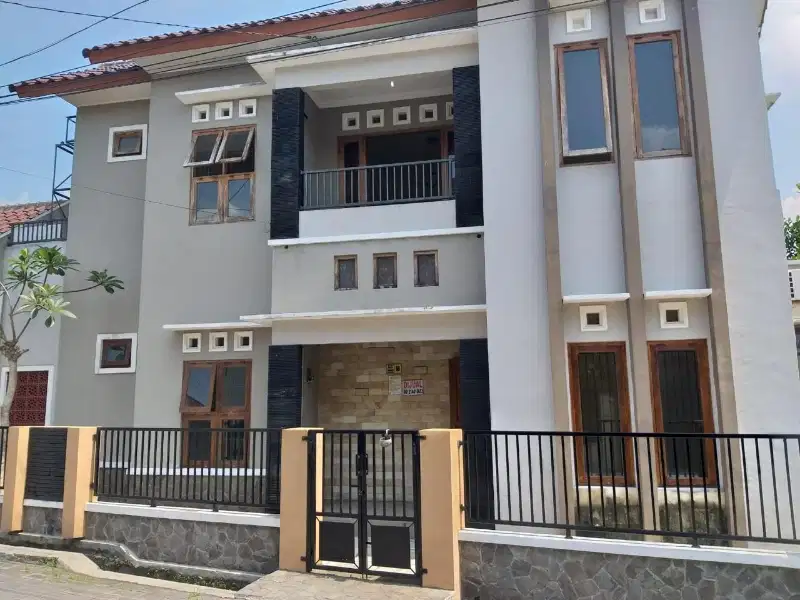 RUMAH DEKAT TUGU KOTA YOGYAKARTA