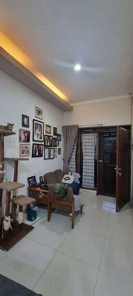 Rumah di taman holis indah
