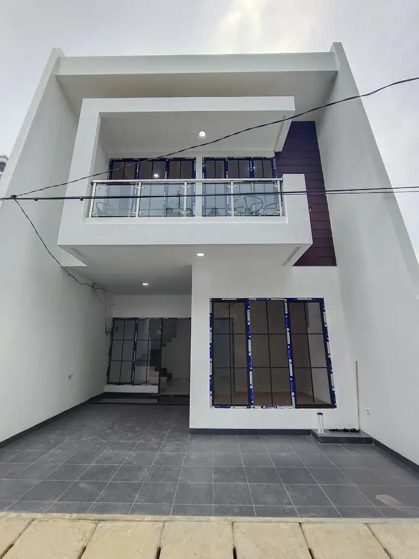 Rumah baru 2 lantai di Kavling DKI Meruya Jakbar Row Jalan 3 Mobil