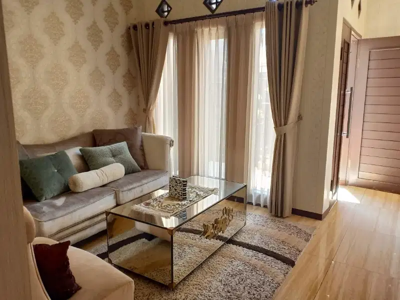 rumah mewah full furnish dan kolan renang di setramurni dijual cepat