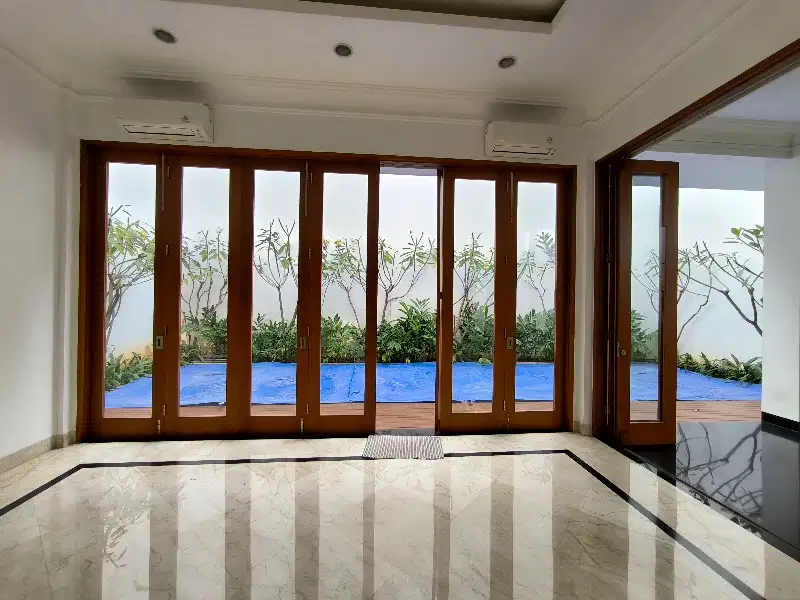 Rumah Baru Pondok Indah dengan Kolam Renang