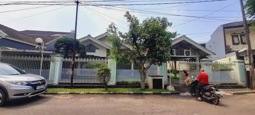 Rumah Asri Culdesak Margahayu Raya Strategis ada taman