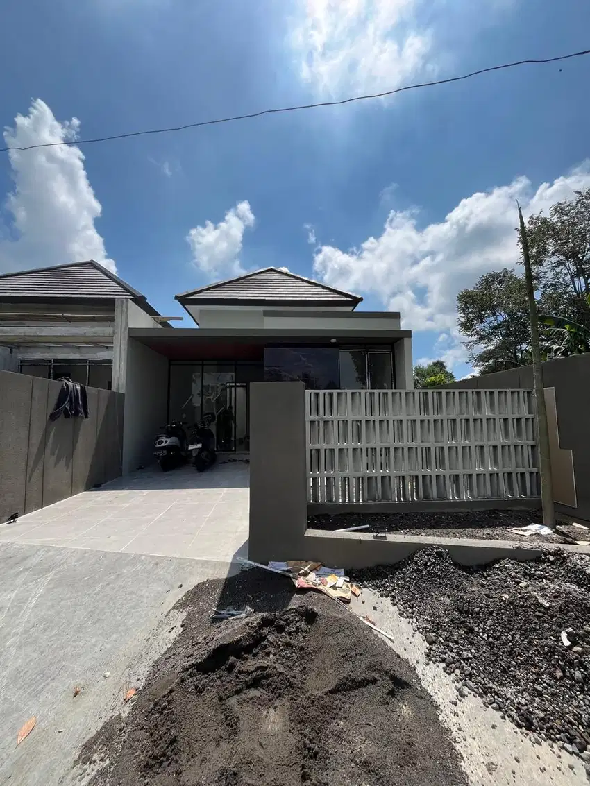 RUMAH CANTIK MEWAH MODERN KEKINIAN STRATEGIS DI JALAN KALIURANG KM. 13