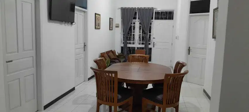 DISEWAKAN RUMAH HUNIAN FURNISHED NYAMAN DI DAERAH PURWOKERTO TIMUR