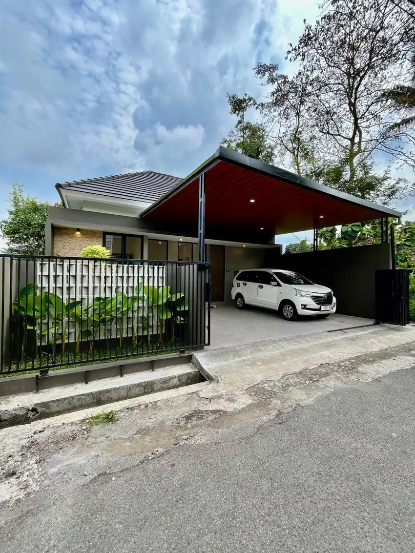 RUMAH BARU MEWAH MODERN STRATEGIS DI JALAN KALIURANG KM. 13 SUKOHARJO