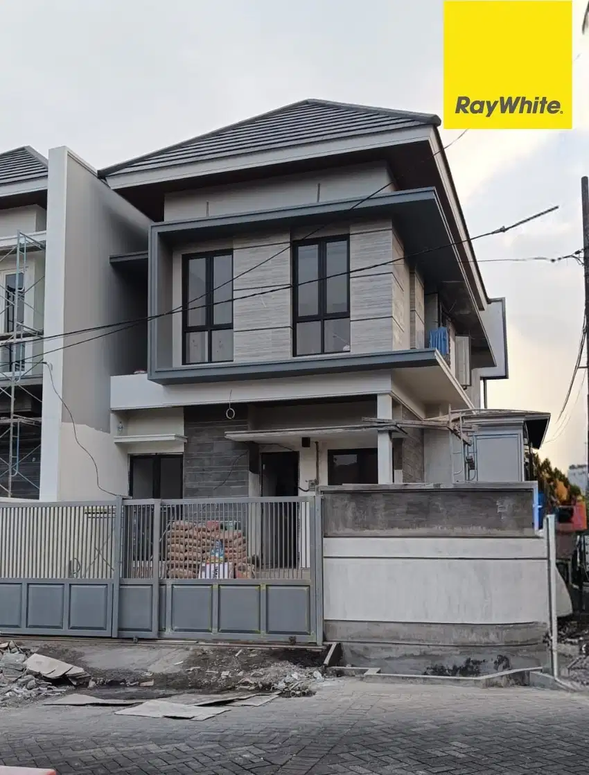 Dijual Rumah 2 lantai di Klampis Anom Surabaya