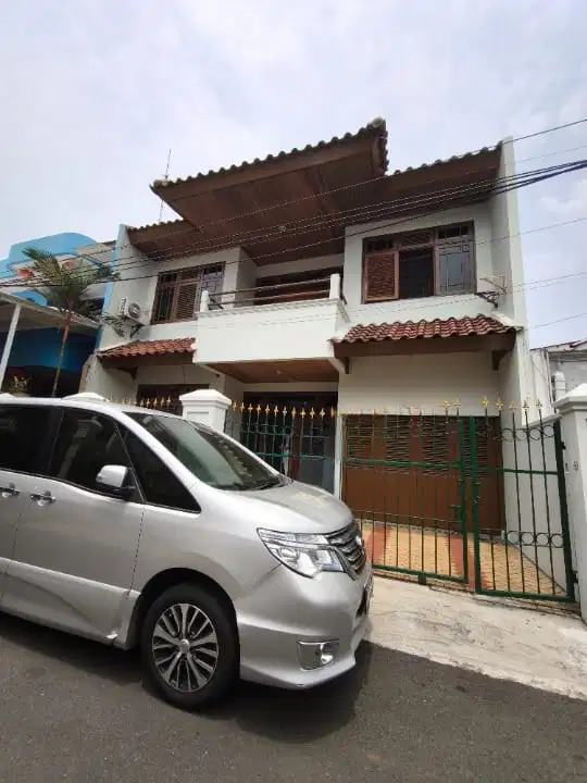 Rumah Siap Huni Dekat Jalan Raya di Cawang Jakarta Timur