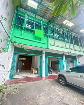 JUAL CEPAT 3 RUMAH GANDENG BISA UNTUK USAHA ATAU GUDANG JELAMBAR JAKUT
