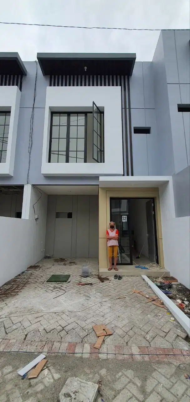 Rumah Baru di Perum Regency One Babatan 2 Lantai STRATEGIS