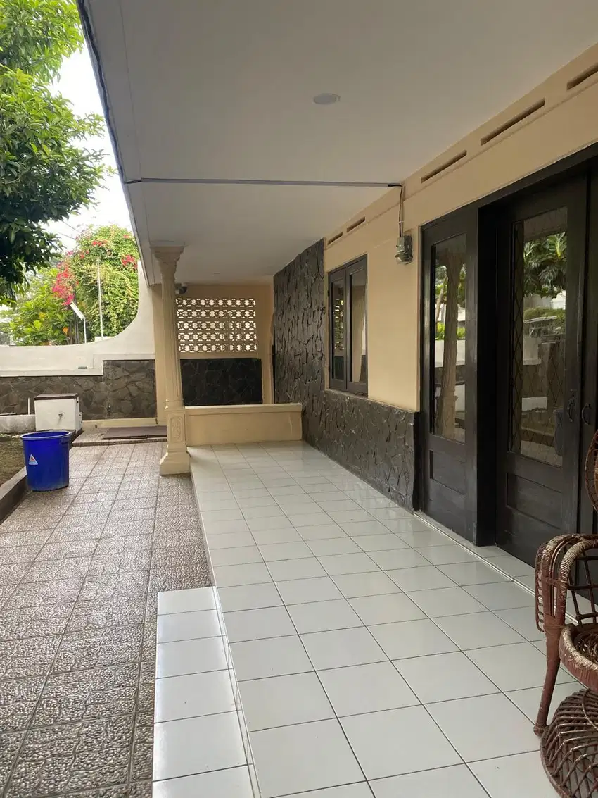 Disewakan rumah klasik ditengah kota sayap burangrang