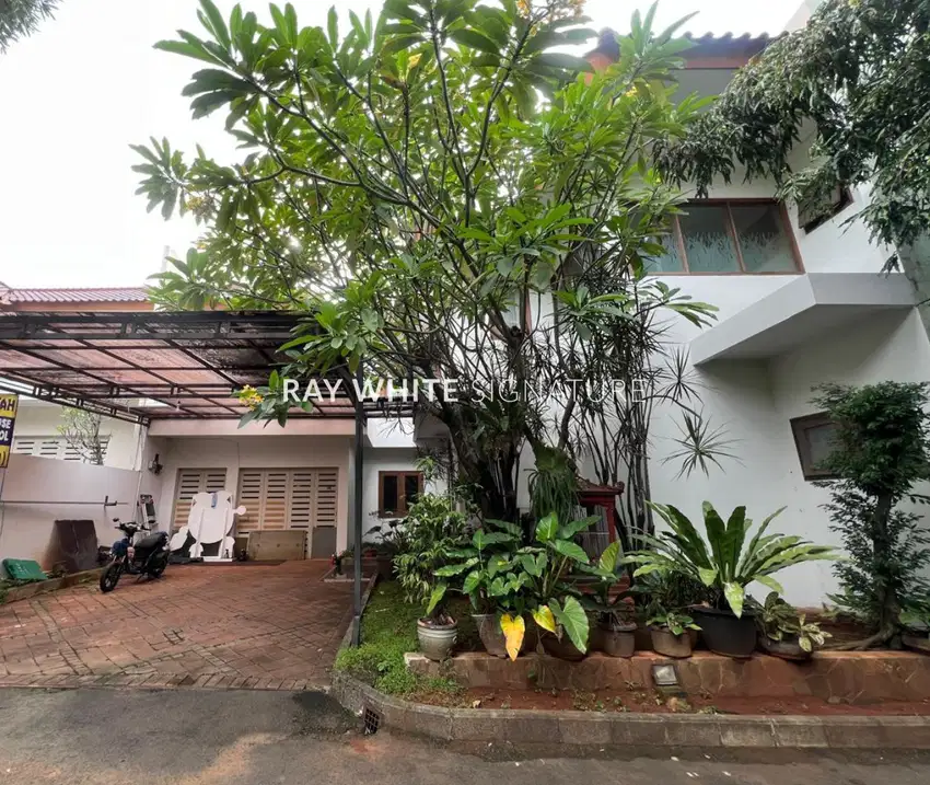 Dijual Rumah Lama Layak Huni Nuansa Bali di Town House di Lebak Bulus