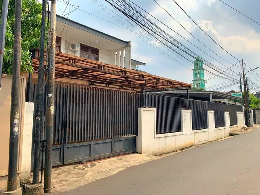 Rumah Dijual Pejaten Barat. Strategis, Jalan LEBAR. Tanah Luas - NEGO